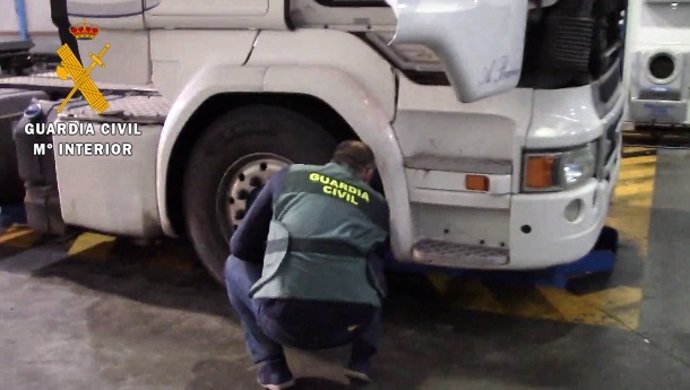 Inspección en el tacógrafo de un camión
