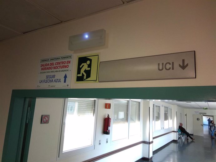 Acceso a la UCI de un hospital.