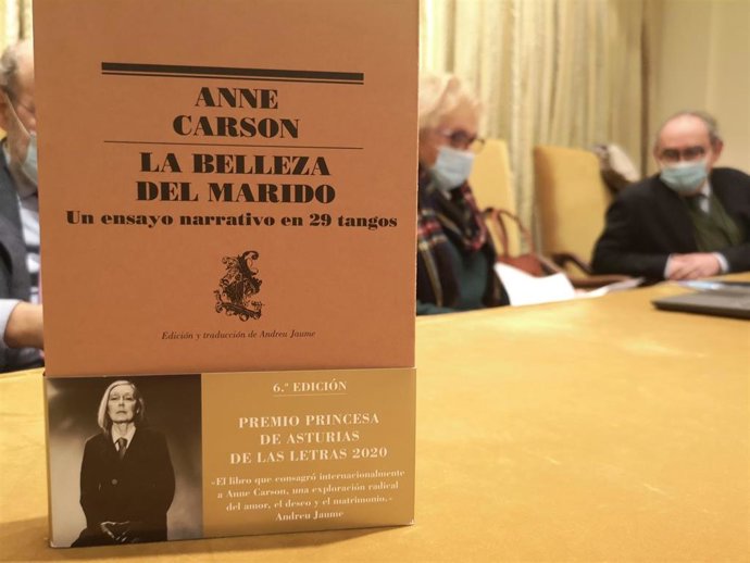 El Colegio Notarial de Andalucía recupera su agenda cultural con una conferencia sobre la poeta Anne Carson.
