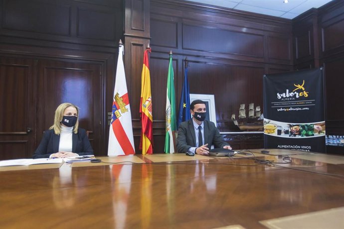 García preside la reunión con los empresarios de la marca 'Sabores de Almeróa'