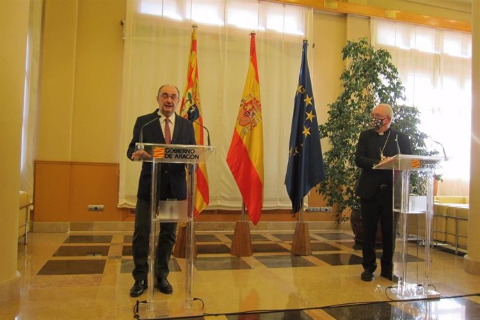 El presidente de Aragón, Javier Lambán, se reúne con el obispo de Barbastro-Monzón, monseñor Ángel Pérez, para tratar sobre la devolución de las 111 obras de arte que se encuentran en el Museo de Lérida.