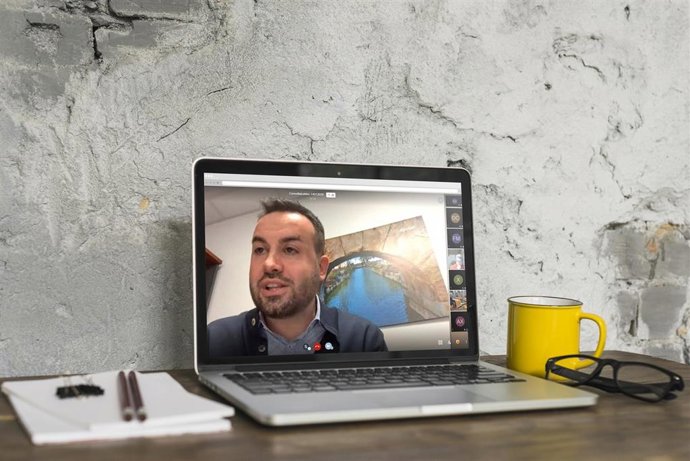 El presidente de la ACM, Lluís Soler, durante una reunión telemática con los alcaldes del Solsons.