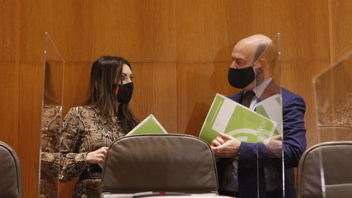 Los diputados de Vox en Aragón Santiago Morón y Marta Fernández.