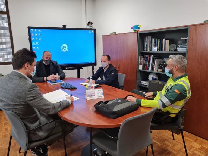 Reunión entre el Cabildo de Tenerife y la DGT para organizar el operativo de visita al Teide
