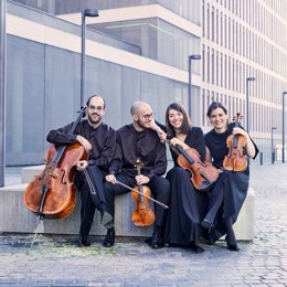 Els violinistes Helena Satué i Bernat Prat, la violista Lara Fernández i el violoncellista Oriol Prat, components del Cosmos Quartet