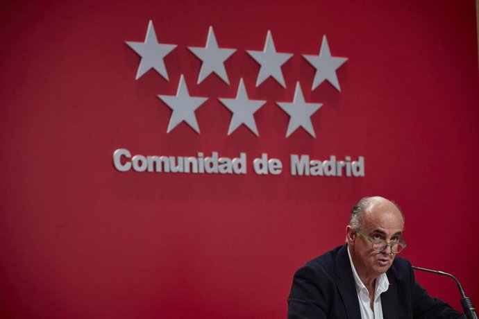 El viceconsejero de Salud Pública y Plan COVID-19 de la Comunidad de Madrid, Antonio Zapatero, interviene en una rueda de prensa convocada ante los medios de comunicación en la Real Casa de Correos, en Madrid, (España), a 15 de enero de 2021. En la conv