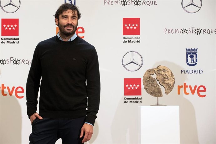 Álex García durante la lectura de los Premios Forqué 2021, en Madrid 
