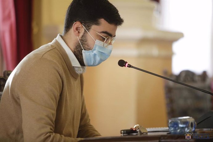 El consejero de Salud Pública de Melilla, Mohamed Mohand, en el Pleno de Control de la Asamblea