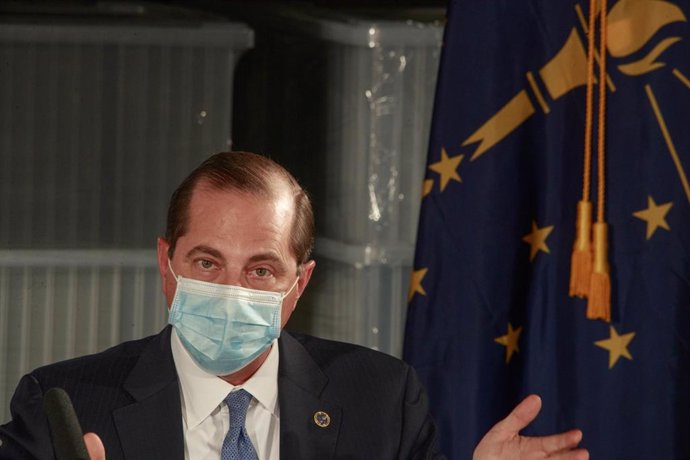 15 December 2020, US, Bloomington: US Secretary of Health and Human Services Alex Azar wearing a face mask speaks during a round table discussion at Catalent Biologics, where coronavirus (COVID-19) vaccine vials are being filled. Photo: Jeremy Hogan/SOP