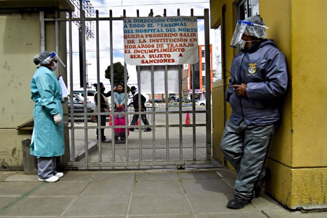 Una de las entradas de un hospital en la ciudad de El Alto, Bolivia, durante la crisis sanitaria de la COVID-19.