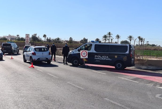 Nota De Prensa: "La Policía Nacional Descubre En Un Control Policial Una Gran Cantidad De Cocaína Oculta En El Interior De Un Vehículo Siendo Detenido Su Conductor"