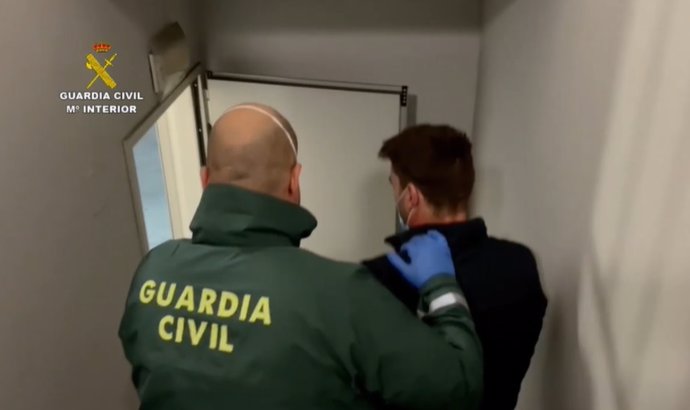 La Guardia Civil detiene a tres hombres por robo con violencia en Langreo