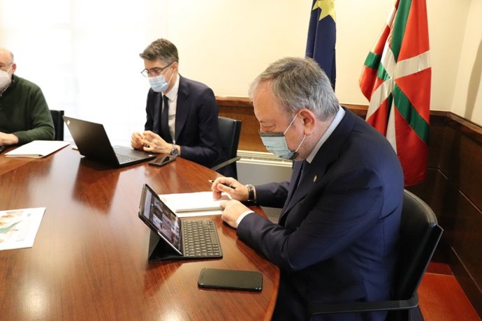 El consejero de Economía y Hacienda, Pedro Azpiazu