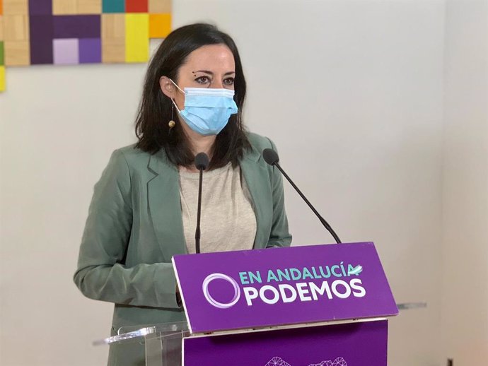 La secretaria política de Podemos Andalucía y diputada en el Congreso, Isabel Franco, en rueda de prensa.