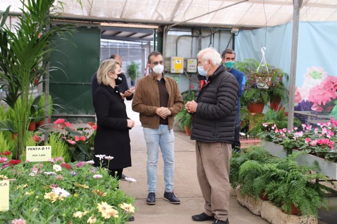 Agricultura abona cinco millones para compensar el parón comercial del sector de la flor cortada de Canarias
