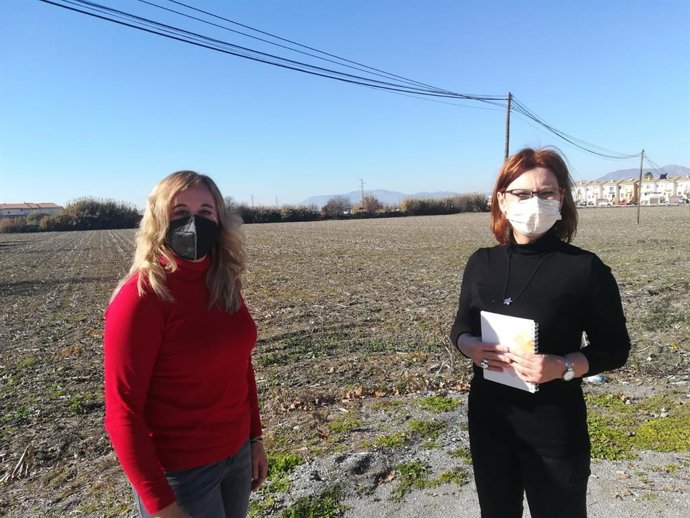 Visita de políticos de Ciudadanos a los terrenos donde se construirá el futuro CEIP de Ambroz