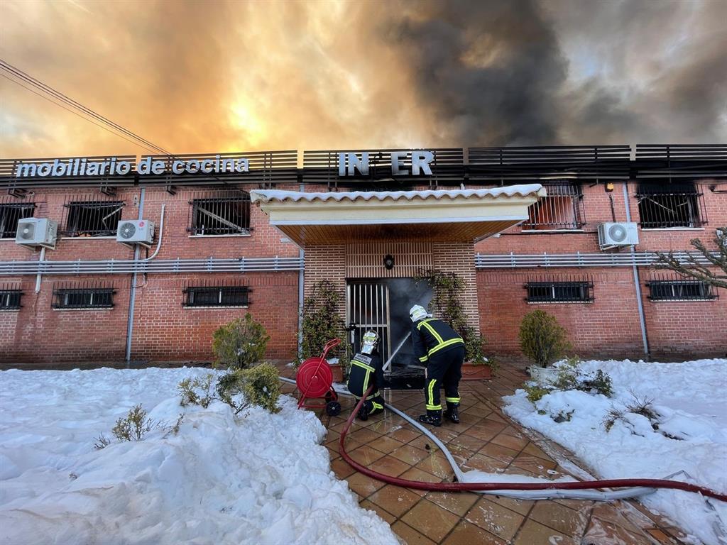 Declarado Un Incendio En Una Nave Industrial En Cubas De La Sagra Con ...