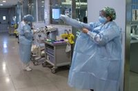 Andalucía roza los 350 ingresos en UCI y sube hasta 2.219 hospitalizados, 908 más que el domingo pasado