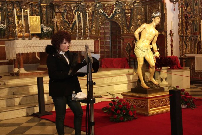 La presidenta de la Diputación de Huelva, María Eugenia Limón, en la presentación de la imagen restaura de San Sebastián Mártir en Higuerra de la Sierra.