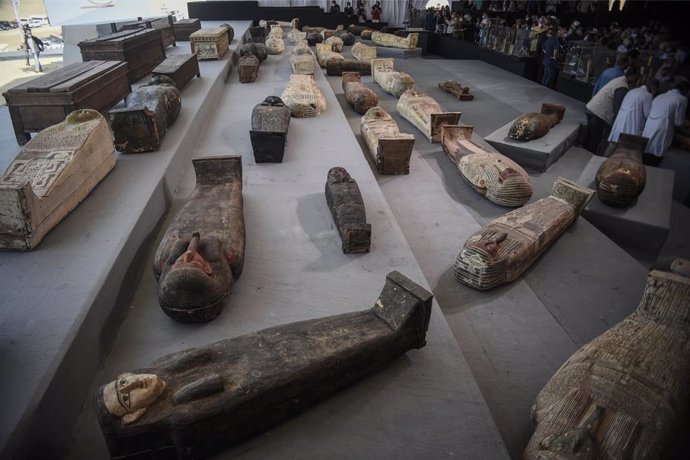 14 November 2020, Egypt, Giza: Ancient sarcophagi are displayed during a press conference at Saqqara. Egyptian antiquities officials announced the discovery of at least 100 ancient coffins, some with mummies inside. Photo: Mohammed Fouad/dpa