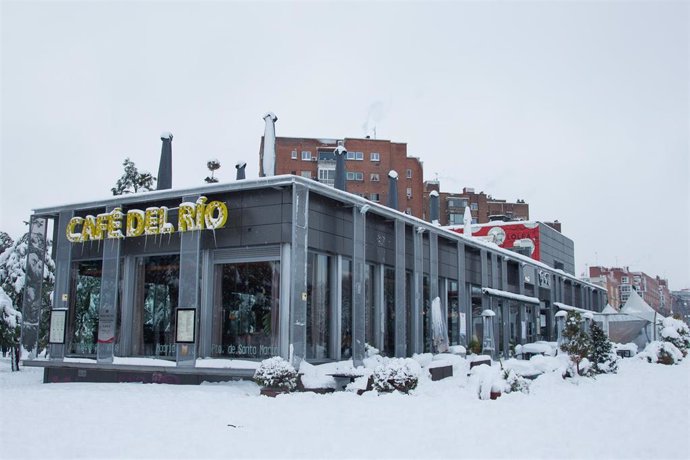 Cafetería ubicada en la zona de Madrid Río durante la gran nevada provocada por la borrasca Filomena, en Madrid