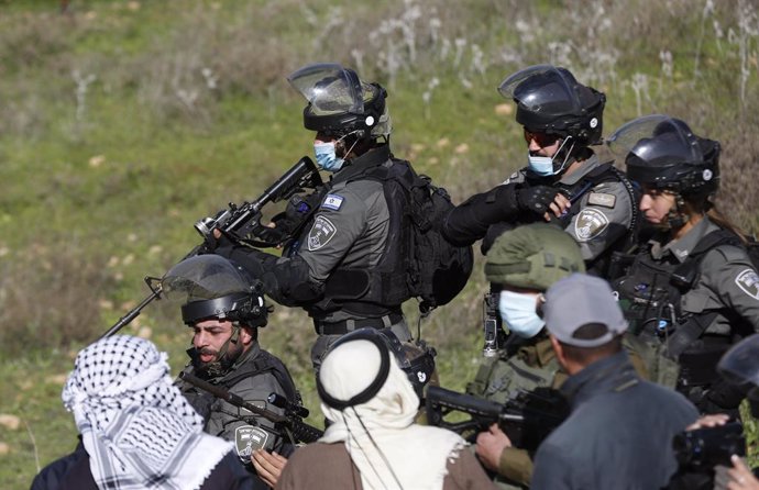 11 December 2020, Palestinian Territories, Nablus: Israeli forces argue with Palestinian protesters during a demonstration against the expansion of Jewish settlements near the West Bank village of Nablus. Photo: Shadi Jarar'ah/APA Images via ZUMA Wire/d