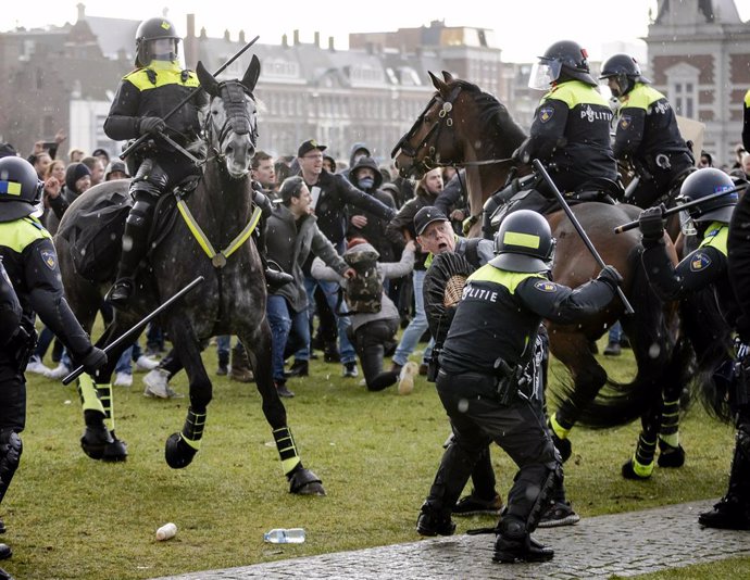 17 January 2021, Netherlands, Amsterdam: Anti-government demonstrators clash with police officers at a rally on Museum Square. Photo: Robin Van Lonkhuijsen/ANP/dpa