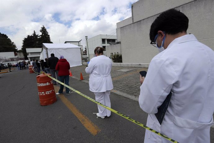 13 January 2021, Mexico, Morelos: Health workers wait in line to receive their coronavirus (COVID-19) vaccine during the vaccination campaign against COVID-19 to health personnel. Photo: -/El Universal via ZUMA Wire/dpa