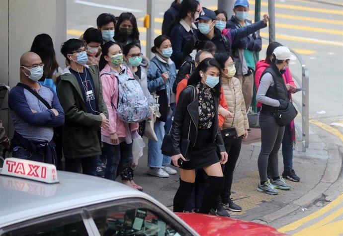 Las autoridades de Hong Konh gan confirmado 55 nuevos casos a la espera de confirmar otros posibles 80 positivos.