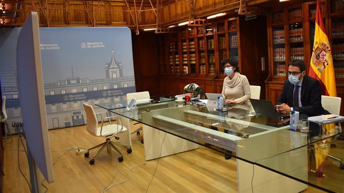 El secretario de Estado de Justicia, Pablo Zapatero, y la directora general de Cooperación Jurídica Internacional y Derechos Humanos, Ana Gallego, en una reunión del Grupo Vendme