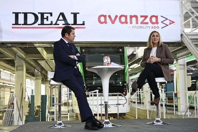 El presidente de Cepyme y de la Cámara de Comercio de Granada, Gerardo Cuerva, en un encuentro junto a la consejera de Fomento, Infraestructuras y Ordenación del Territorio, Marifrán Carazo.