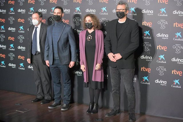 (2i-i) Dani Rovira, Ana Belén y Mariano Barroso durante la lectura de los Premios Goya 2021, en Madrid (España), a 18 de enero de 2021.