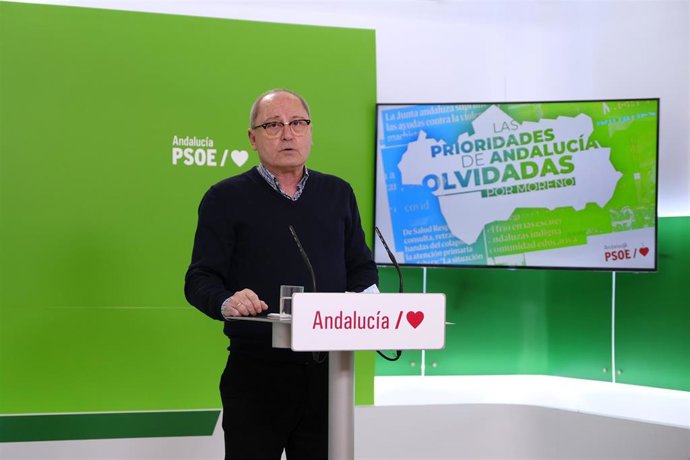 El secretario de Organización del PSOE de Andalucía, Juan Cornejo, en rueda de prensa.