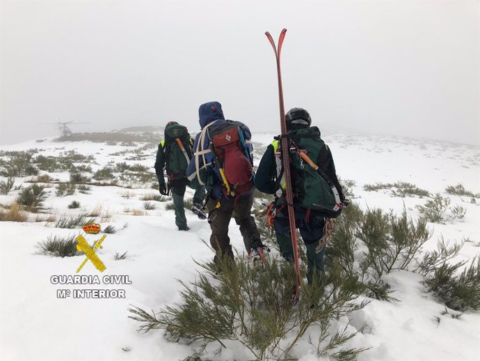 Rescate de un esquiador en el pico Brañacaballo de León.