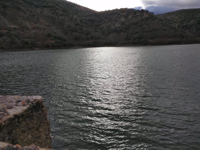 Embalse de Mansilla desde la presa