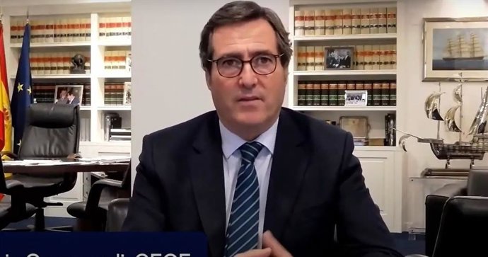 El presidente de la CEOE, Antonio Garamendi,  