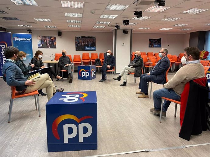 Reunión del PP con representantes de las Fallas