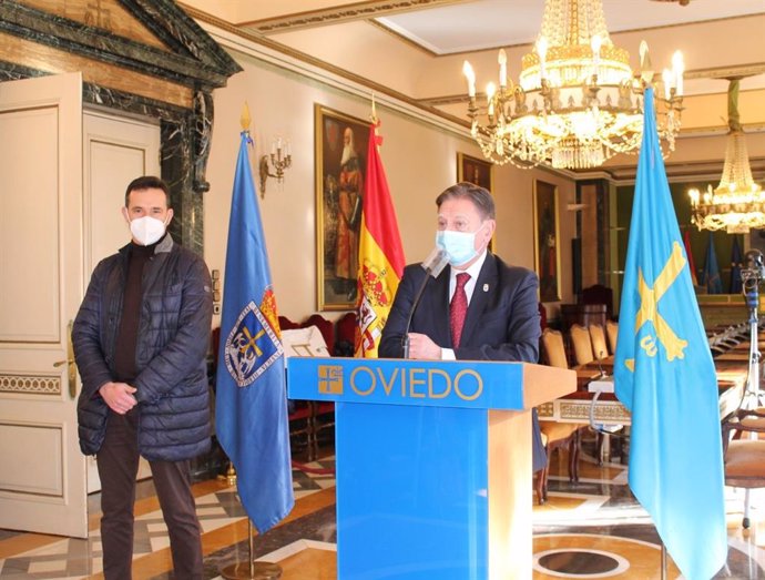 El alcalde de Oviedo, Alfredo Canteli, y el concejal Javier Cuesta.