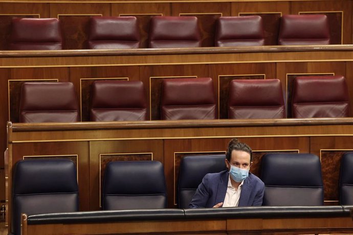 El vicepresidente segundo del Gobierno, Pablo Iglesias, en su escaño del Congreso 