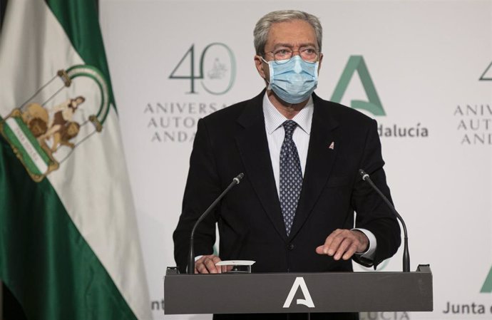 El consejero de Transformación Económica, Rogelio Velasco; durante  la rueda de prensa posterior a la reunión del Consejo de Gobierno de la Junta de Andalucía. En el Palacio de San Telmo, Sevilla (Andalucía, España), a 12 de enero de 2021.