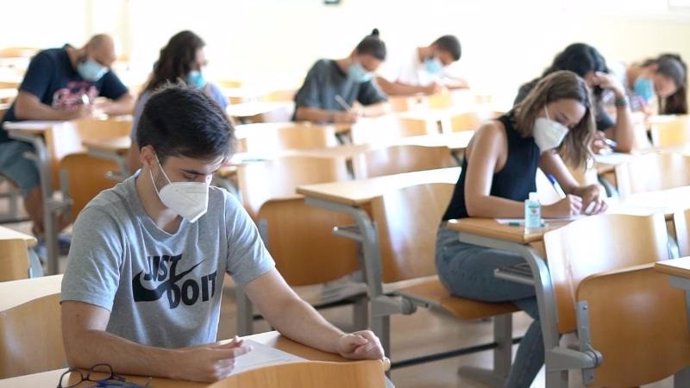 Alumnos de la UHU durante una clase el pasado mes de noviembre, en una imagen de archvio.