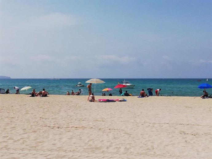 Bañistas en Playa de Palma, en una imagen de 2019.