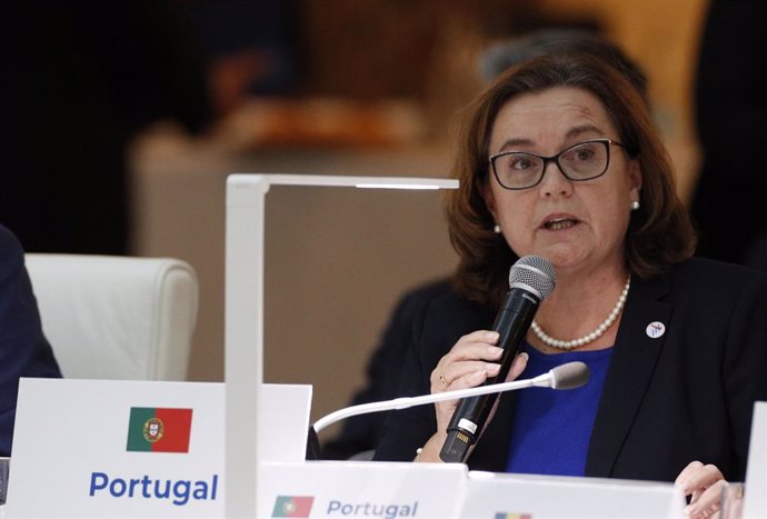 La secretaria de Estado para Asuntos Europeos de Portugal, Ana Paula Zacarias, interviene con su discurso durante la inauguración de la XIV reunión de ministros de Asuntos Exteriores del Foro de diálogo ASEM (Asia-Europe Meeting), en Madrid (España), a 