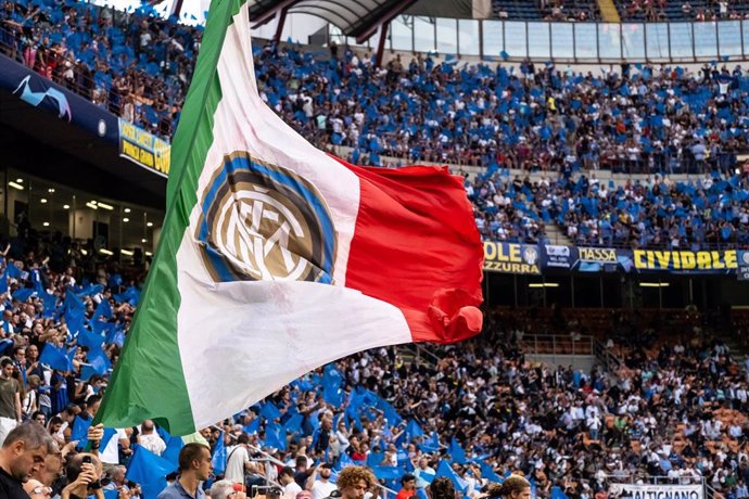 Bandera con el escudo del Inter de Milán