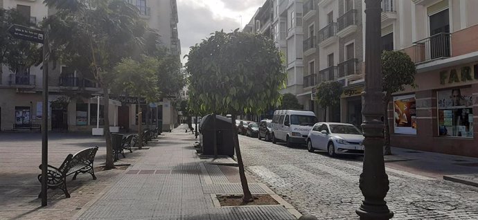 Una calle del centro de Huelva, vacía tras el decrero de estado de alarma por coronavirus el pasado mes de marzo.