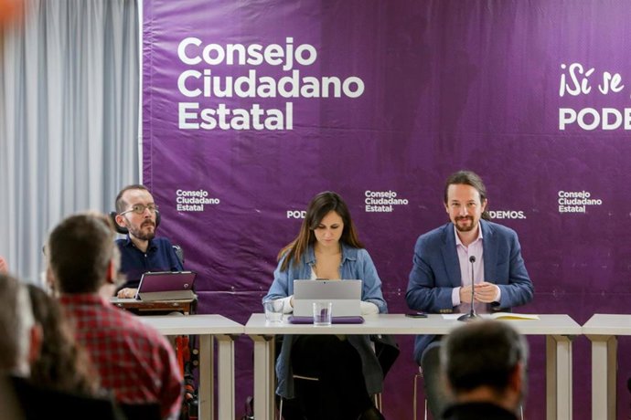 (I-D) El portavoz de Unidas Podemos en el Congreso, Pablo Echenique; , la secretaria de Estado Ione Belarra; y el secretario general de Podemos y vicepresidente, Pablo Iglesias, durante la reunión del Consejo Ciudadano Estatal (CCE) de Podemos.