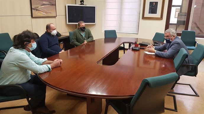 Olona se reune con representantes de la Asociación de Hortelanos y Productores de Zaragoza.