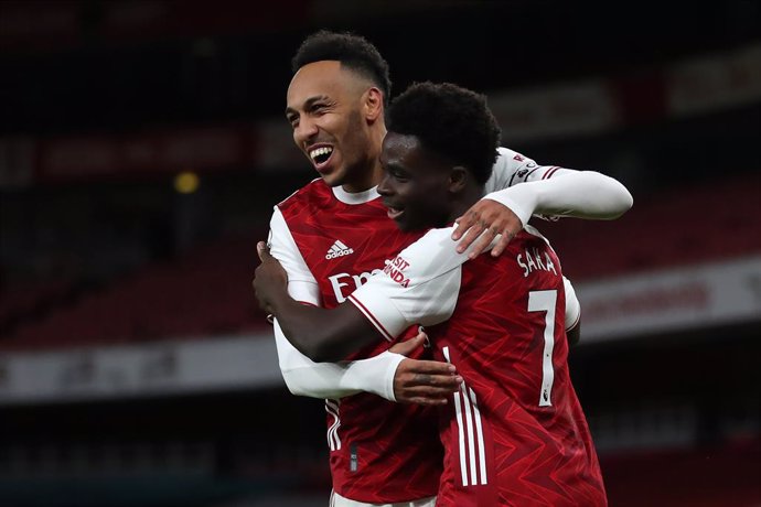 18 January 2021, United Kingdom, London: Arsenal's Bukayo Saka (R) celebrates scoring his side's second goal with teammate Pierre-Emerick Aubameyang during the English Premier League soccer match between Arsenal and Newcastle United at the Emirates Stad