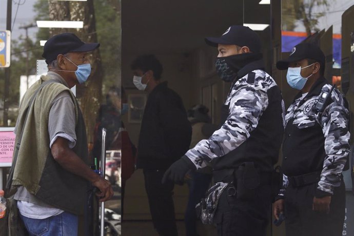 México confirma más de 1,6 millones de casos acumulados de coronavirus y casi 141.300 muertos.