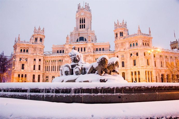 Fuente de Cibeles durante la gran nevada provocada por la borrasca Filomena,  en Madrid (España), a 9 de enero de 2021. La borrasca 'Filomena' ha provocado una intensa nevada en la Comunidad de Madrid, principalmente en la capital y en la zona sur, qu